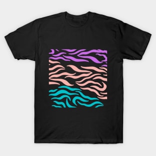 Violet Pink Blue Wavy pattern in Blck T-Shirt